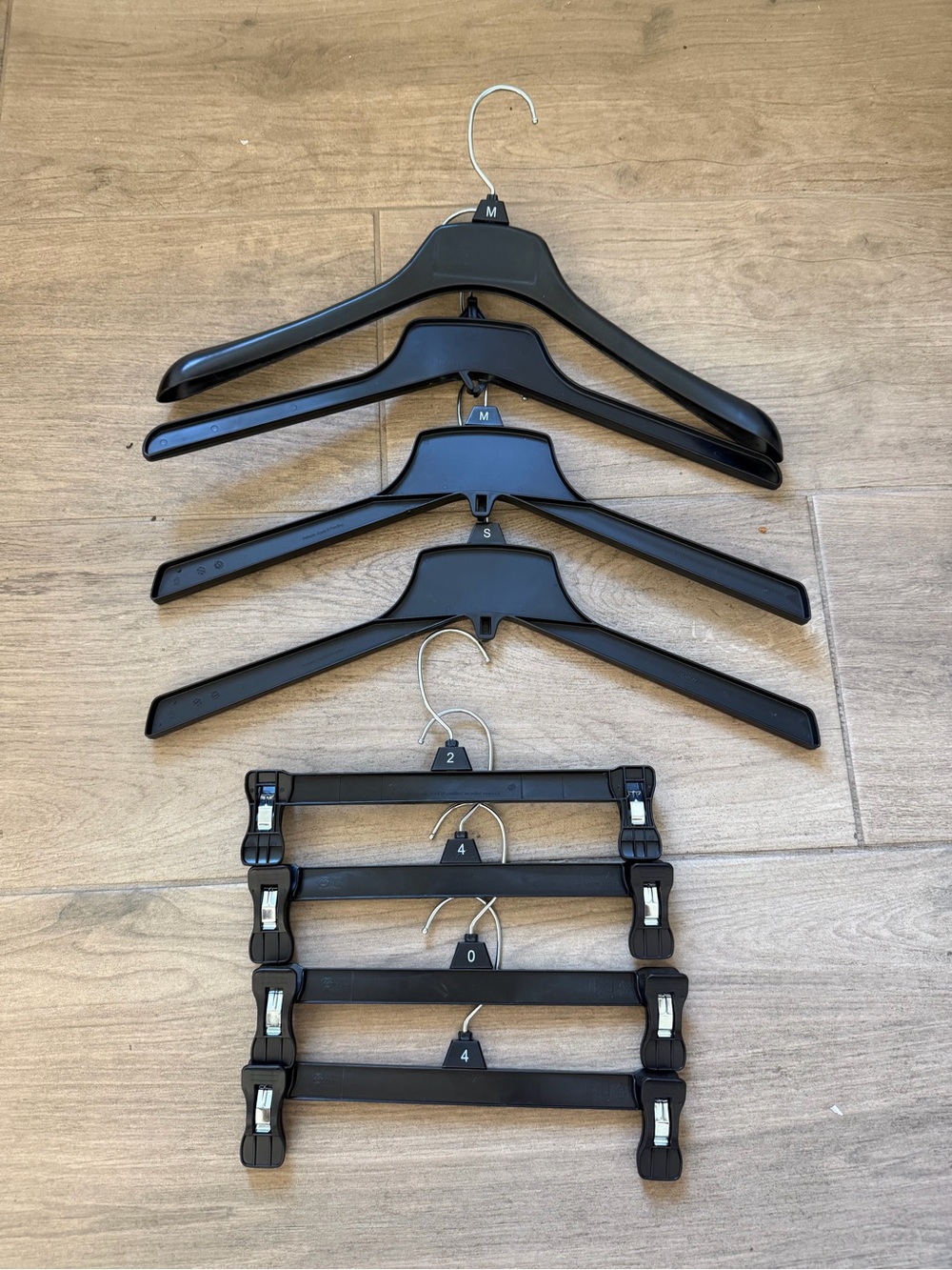 8 pics Black Plastic Suit and Trouser Hangers - Multi-Pack